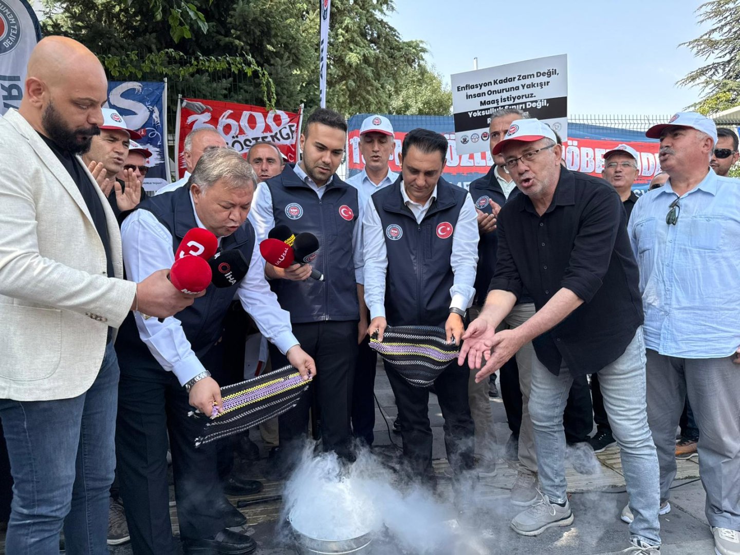 TOPLU SÖZLEŞME NÖBETİNDE 5. GÜN: SESSİZLİĞE KARŞI SİMGESEL BİR ÇAĞRI!
